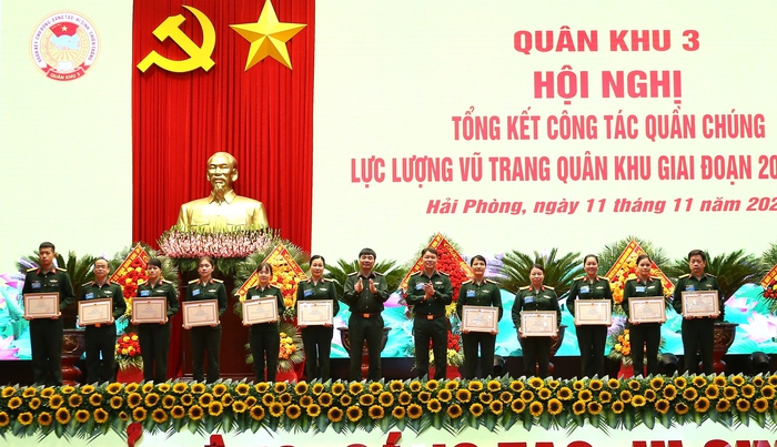 Phụ nữ Quân khu 3 góp phần cùng các tổ chức quần chúng xây dựng lượng vũ trang vững mạnh, toàn diện- Ảnh 3.
