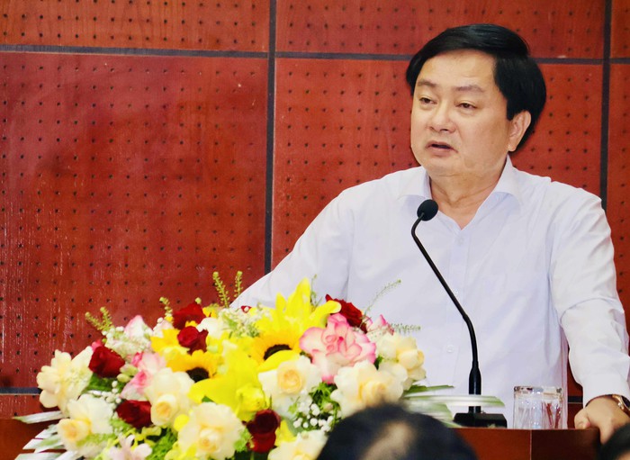 Bí thư Tỉnh ủy Tây Ninh Nguyễn Văn Quyết báo cáo trong buổi làm việc. Ảnh: Hồ Lam Bí thư Tỉnh ủy Tây Ninh Nguyễn Văn Quyết báo cáo trong buổi làm việc. Ảnh: Hồ Lam