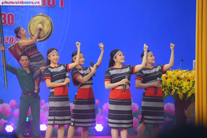 310 đại biểu dự Đại hội đại biểu Phụ nữ tỉnh Đồng Nai lần thứ I- Ảnh 6.