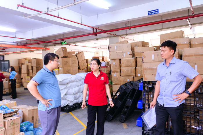 TPHCM: Doanh nghiệp, đơn vị tiếp tục ủng hộ đồng bào vùng bão lũ hơn 4 tỷ đồng - Ảnh 7.