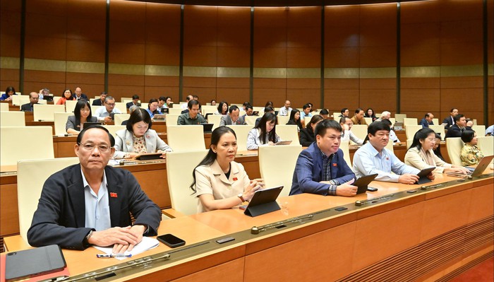 Đại biểu đề nghị cho phép phạm nhân gửi tiền công lao động trong trại giam về giúp đỡ gia đình- Ảnh 1. Đại biểu đề nghị cho phép phạm nhân gửi tiền công lao động trong trại giam về giúp đỡ gia đình- Ảnh 1.