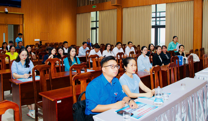 TPHCM: Doanh nghiệp, đơn vị tiếp tục ủng hộ đồng bào vùng bão lũ hơn 4 tỷ đồng - Ảnh 2.