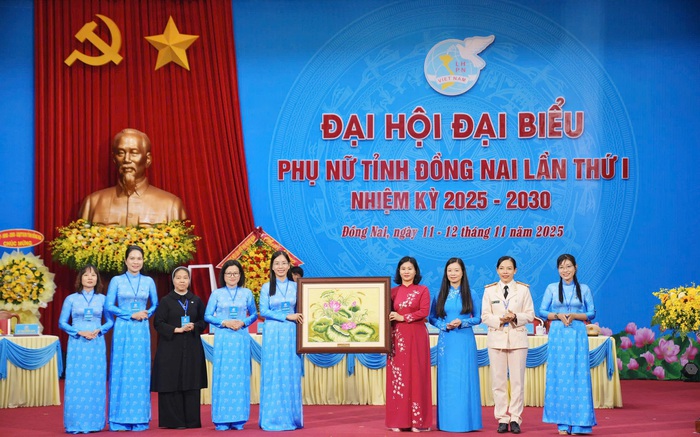 Chủ tịch Hội LHPN Việt Nam: 6 nội dung Hội LHPN Đồng Nai cần nghiên cứu triển khai trong nhiệm kỳ mới- Ảnh 4. Chủ tịch Hội LHPN Việt Nam: 6 nội dung Hội LHPN Đồng Nai cần nghiên cứu triển khai trong nhiệm kỳ mới- Ảnh 4.