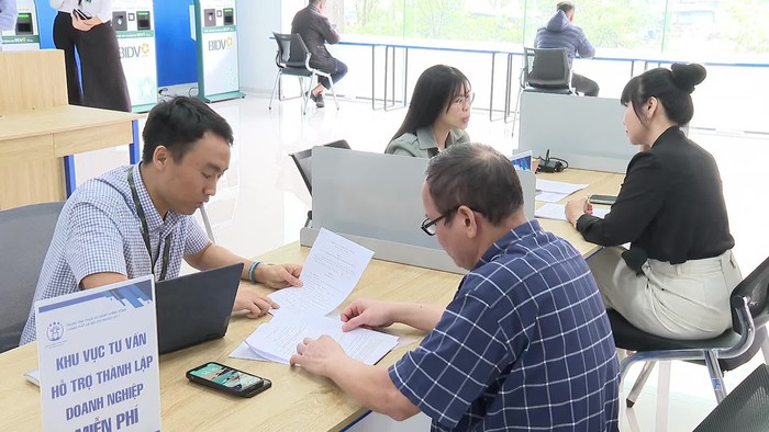 Khu vực hỗ trợ thành lập doanh nghiệp tại Trung tâm Phục vụ hành chính công thành phố Hà Nội - Ảnh: Kim Nhung