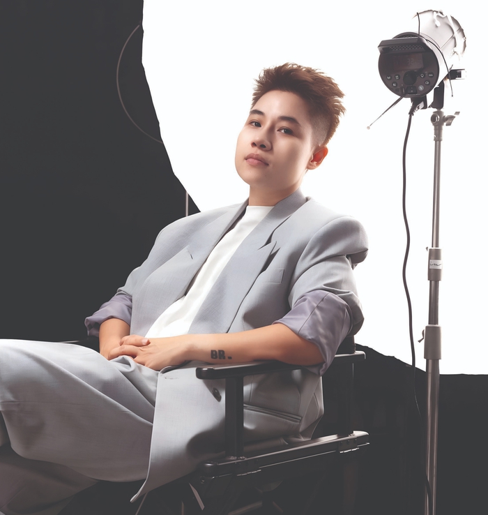 Đạo diễn Đinh Hà Uyên Thư Đạo diễn Đinh Hà Uyên Thư