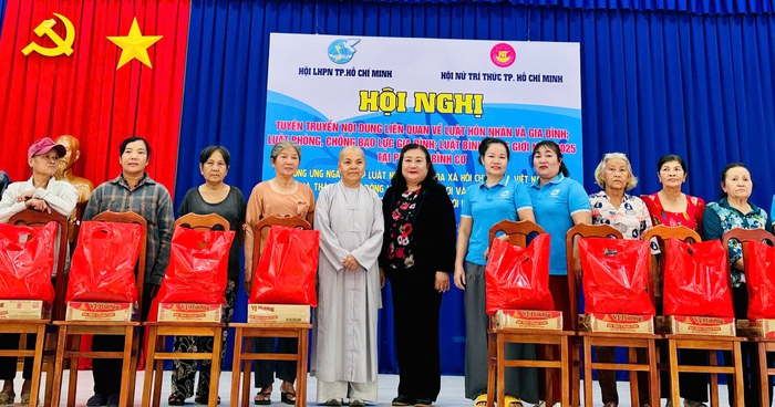 Tuyên truyền pháp luật cho hơn 100 phụ nữ tại Bình Cơ, TPHCM- Ảnh 3.