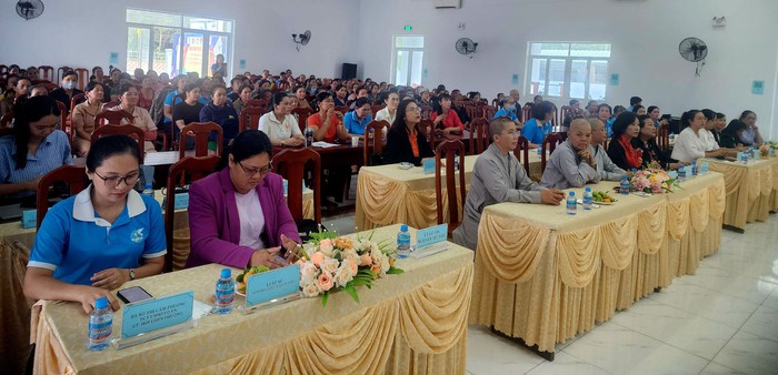 Tuyên truyền pháp luật cho hơn 100 phụ nữ tại Bình Cơ, TPHCM- Ảnh 1.