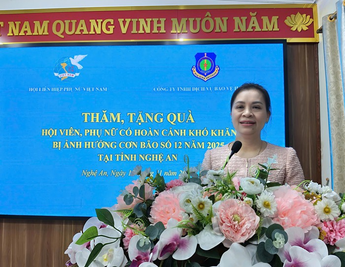 Phó Chủ tịch Thường trực Hội LHPN Việt Nam thăm, tặng quà phụ nữ Nghệ An bị ảnh hưởng bởi bão lũ- Ảnh 1. Phó Chủ tịch Thường trực Hội LHPN Việt Nam thăm, tặng quà phụ nữ Nghệ An bị ảnh hưởng bởi bão lũ- Ảnh 1.