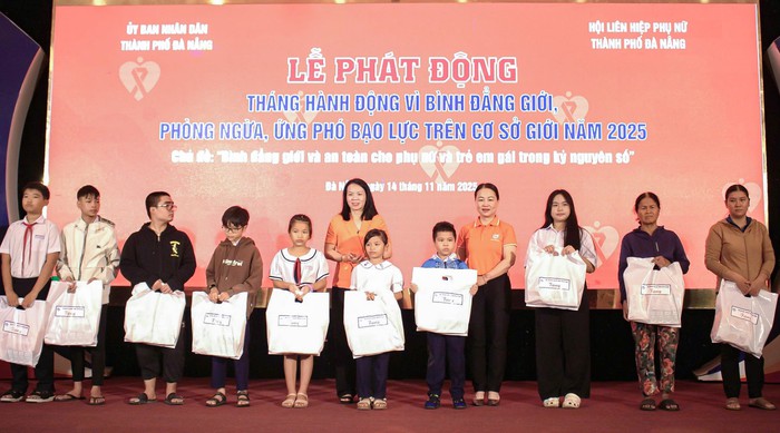 Đà Nẵng phát động Tháng hành động vì bình đẳng giới năm 2025- Ảnh 1. Đà Nẵng phát động Tháng hành động vì bình đẳng giới năm 2025- Ảnh 1.