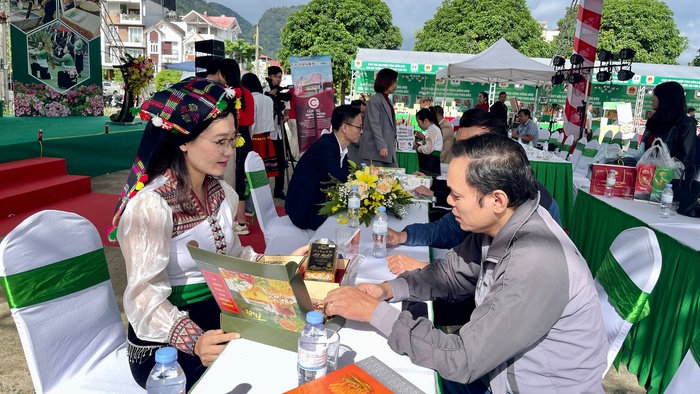 Hỗ trợ các địa phương mở rộng thị trường tiêu thụ bền vững cho sản phẩm miền núi, vùng sâu, vùng xa- Ảnh 4. Hỗ trợ các địa phương mở rộng thị trường tiêu thụ bền vững cho sản phẩm miền núi, vùng sâu, vùng xa- Ảnh 4.