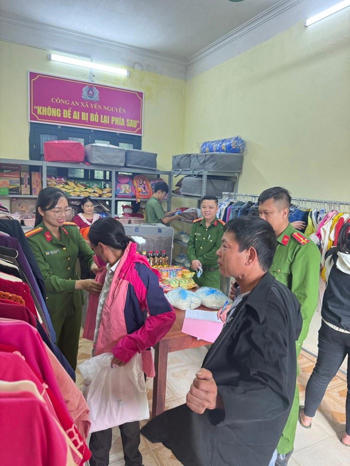 Tuyên Quang: Công an xã ra mắt “Gian hàng 0 đồng” hỗ trợ người dân khó khăn trên địa bàn- Ảnh 3.