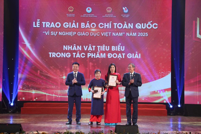 Trao giải Báo chí toàn quốc “Vì sự nghiệp giáo dục Việt Nam” năm 2025- Ảnh 1. Trao giải Báo chí toàn quốc “Vì sự nghiệp giáo dục Việt Nam” năm 2025- Ảnh 1.