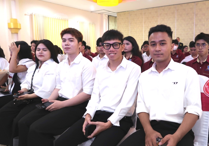 Quỹ học bổng Vừ A Dính ôm ấp, nâng đỡ ước mơ nhiều thế hệ học sinh dân tộc thiểu số và hải đảo- Ảnh 5. Quỹ học bổng Vừ A Dính ôm ấp, nâng đỡ ước mơ nhiều thế hệ học sinh dân tộc thiểu số và hải đảo- Ảnh 5.