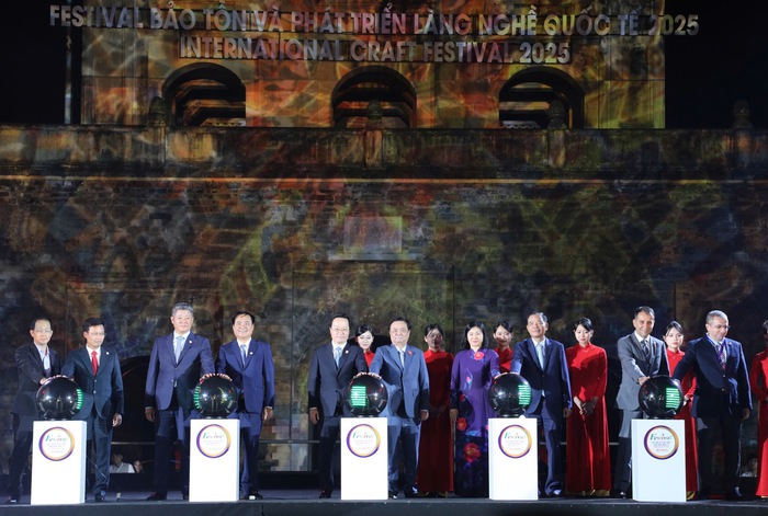 Lan tỏa giá trị văn hóa truyền thống tại Festival Bảo tồn và Phát triển Làng nghề 2025- Ảnh 3. Lan tỏa giá trị văn hóa truyền thống tại Festival Bảo tồn và Phát triển Làng nghề 2025- Ảnh 3.