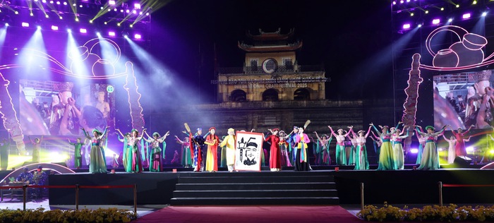 Lan tỏa giá trị văn hóa truyền thống tại Festival Bảo tồn và Phát triển Làng nghề 2025- Ảnh 2. Lan tỏa giá trị văn hóa truyền thống tại Festival Bảo tồn và Phát triển Làng nghề 2025- Ảnh 2.