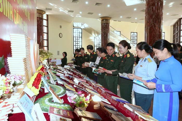 Phụ nữ Quân đội đề xuất các giải pháp thực hiện nội dung bình đẳng giới - Ảnh 3. Phụ nữ Quân đội đề xuất các giải pháp thực hiện nội dung bình đẳng giới - Ảnh 3.