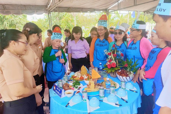 Sôi nổi “Bữa cơm đoàn kết” xã Phan Rí Cửa, tỉnh Lâm Đồng- Ảnh 2. Sôi nổi “Bữa cơm đoàn kết” xã Phan Rí Cửa, tỉnh Lâm Đồng- Ảnh 2.