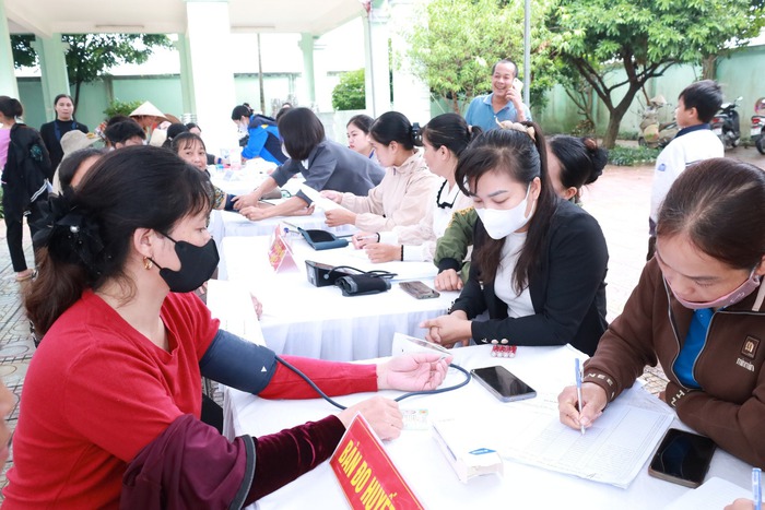 Trạm Y tế xã được giao cung cấp dịch vụ công tác xã hội cho trẻ em bị bạo lực, nạn nhân bị mua bán- Ảnh 1. Trạm Y tế xã được giao cung cấp dịch vụ công tác xã hội cho trẻ em bị bạo lực, nạn nhân bị mua bán- Ảnh 1.