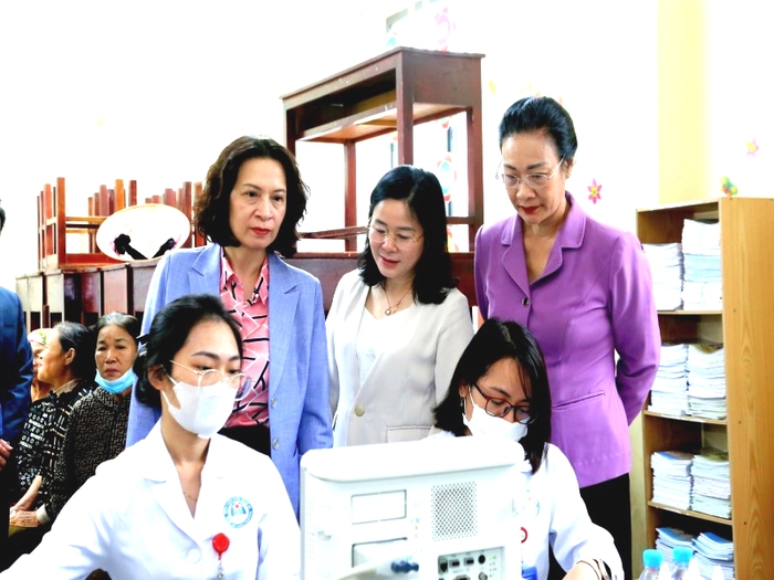 Sàng lọc, phát hiện sớm yếu tố nguy cơ của các bệnh tim mạch, thận mạn ngay từ cơ sở- Ảnh 2. Sàng lọc, phát hiện sớm yếu tố nguy cơ của các bệnh tim mạch, thận mạn ngay từ cơ sở- Ảnh 2.