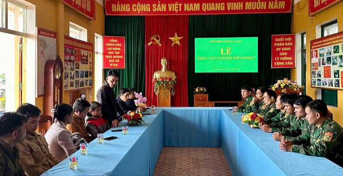 Bộ đội Biên phòng Đà Nẵng nhận nuôi hai con nạn nhân sạt lở- Ảnh 1. Bộ đội Biên phòng Đà Nẵng nhận nuôi hai con nạn nhân sạt lở- Ảnh 1.