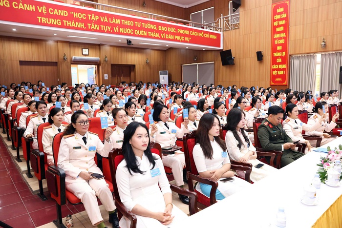 Phụ nữ Bộ Tư lệnh Cảnh vệ - những "bông hoa thép" tận tụy, trách nhiệm, bản lĩnh- Ảnh 3. Phụ nữ Bộ Tư lệnh Cảnh vệ - những "bông hoa thép" tận tụy, trách nhiệm, bản lĩnh- Ảnh 3.