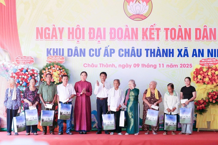 Phát huy truyền thống đại đoàn kết toàn dân tộc, 
tăng cường đồng thuận xã hội, hiện thức hóa khát vọng 
phát triển đất nước phồn vinh, văn minh, hạnh phúc
- Ảnh 3.