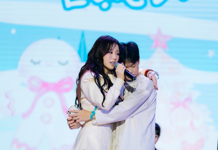 Han Sara và fan Han Sara và fan