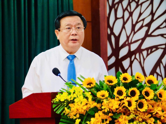 GS.TS Nguyễn Xuân Thắng phát biểu đề dẫn. Ảnh: Hồ Lam GS.TS Nguyễn Xuân Thắng phát biểu đề dẫn. Ảnh: Hồ Lam