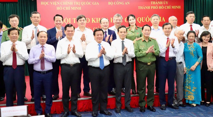 Hoàn thiện thể chế để bảo đảm quyền con người trong kỷ nguyên mới- Ảnh 1. Hoàn thiện thể chế để bảo đảm quyền con người trong kỷ nguyên mới- Ảnh 1.