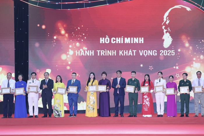 Giao lưu các điển hình tiêu biểu trong học tập và làm theo tư tưởng, đạo đức, phong cách Hồ Chí Minh khu vực phía Bắc năm 2025- Ảnh 6. Giao lưu các điển hình tiêu biểu trong học tập và làm theo tư tưởng, đạo đức, phong cách Hồ Chí Minh khu vực phía Bắc năm 2025- Ảnh 6.