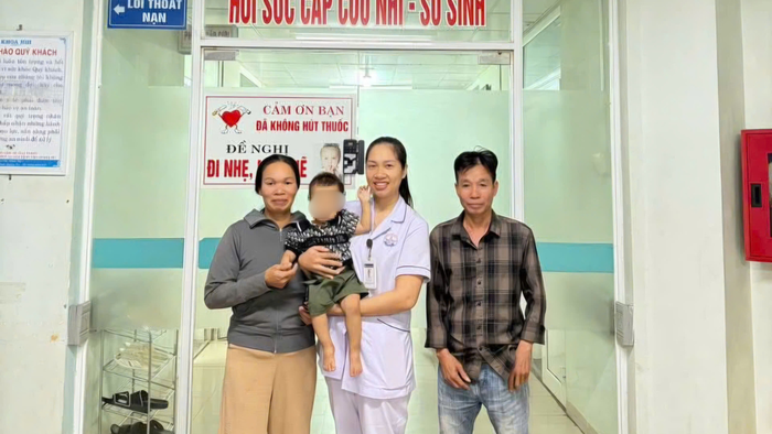 Bé trai thoát nạn đuối nước nhờ sơ cứu thần tốc của nữ điều dưỡng- Ảnh 1. Bé trai thoát nạn đuối nước nhờ sơ cứu thần tốc của nữ điều dưỡng- Ảnh 1.