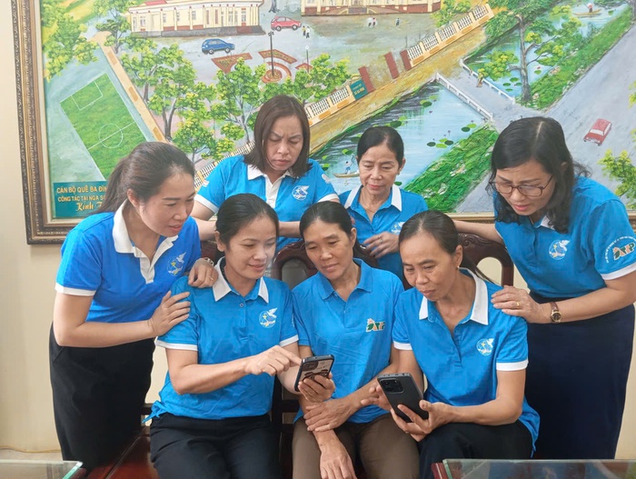 Hội LHPN tỉnh Thanh Hoá ra mắt ứng dụng "Trợ lý AI: Phụ nữ Thanh Hóa sống tự tin - hiểu Luật"- Ảnh 1. Hội LHPN tỉnh Thanh Hoá ra mắt ứng dụng "Trợ lý AI: Phụ nữ Thanh Hóa sống tự tin - hiểu Luật"- Ảnh 1.