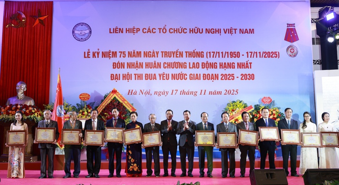 Chủ tịch Bùi Thị Minh Hoài dự Lễ kỷ niệm 75 năm ngày Truyền thống Liên hiệp các tổ chức hữu nghị Việt Nam- Ảnh 2. Chủ tịch Bùi Thị Minh Hoài dự Lễ kỷ niệm 75 năm ngày Truyền thống Liên hiệp các tổ chức hữu nghị Việt Nam- Ảnh 2.