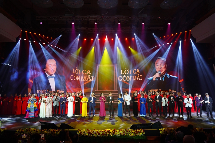 Các nghệ sĩ hòa giọng ca khúc "Người thầy" Các nghệ sĩ hòa giọng ca khúc "Người thầy"