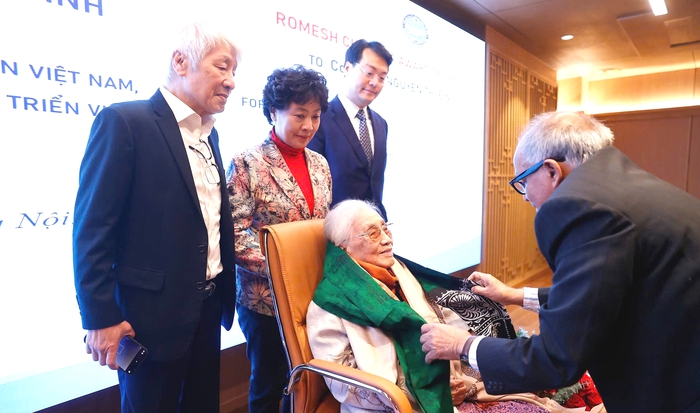 Nguyên Phó Chủ tịch nước Nguyễn Thị Bình được trao Giải thưởng Hòa bình Romesh Chandra- Ảnh 1. Nguyên Phó Chủ tịch nước Nguyễn Thị Bình được trao Giải thưởng Hòa bình Romesh Chandra- Ảnh 1.