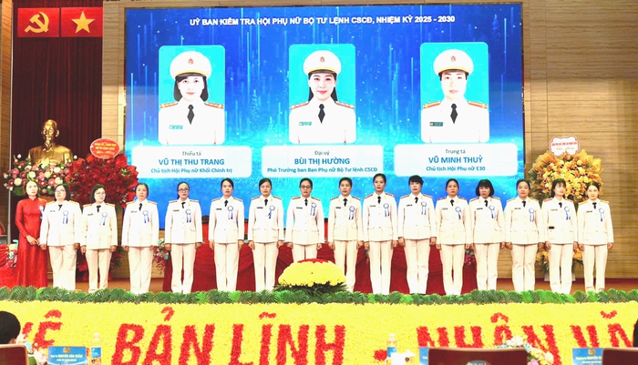 Phụ nữ Bộ Tư lệnh Cảnh sát cơ động đóng góp thiết thực vào nhiệm vụ bảo vệ an ninh quốc gia- Ảnh 4. Phụ nữ Bộ Tư lệnh Cảnh sát cơ động đóng góp thiết thực vào nhiệm vụ bảo vệ an ninh quốc gia- Ảnh 4.