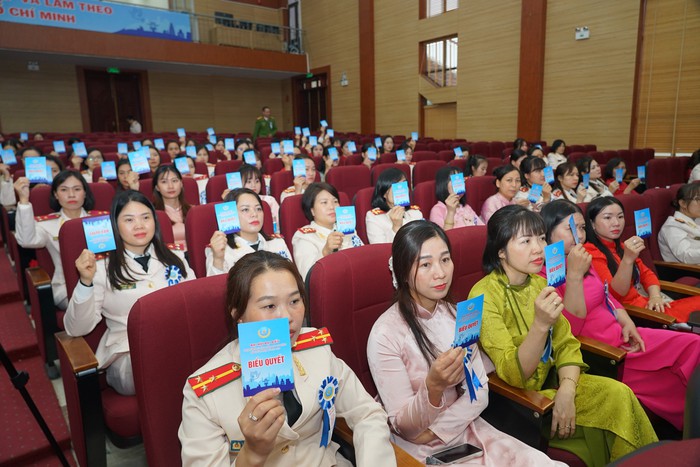 Phụ nữ Bộ Tư lệnh Cảnh sát cơ động đóng góp thiết thực vào nhiệm vụ bảo vệ an ninh quốc gia- Ảnh 3. Phụ nữ Bộ Tư lệnh Cảnh sát cơ động đóng góp thiết thực vào nhiệm vụ bảo vệ an ninh quốc gia- Ảnh 3.