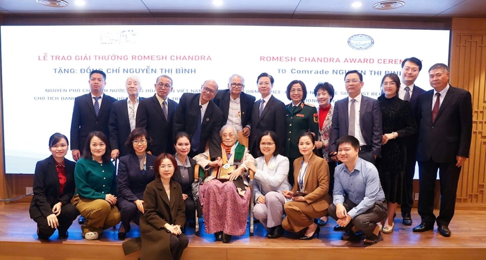 Nguyên Phó Chủ tịch nước Nguyễn Thị Bình được trao Giải thưởng Hòa bình Romesh Chandra- Ảnh 3. Nguyên Phó Chủ tịch nước Nguyễn Thị Bình được trao Giải thưởng Hòa bình Romesh Chandra- Ảnh 3.