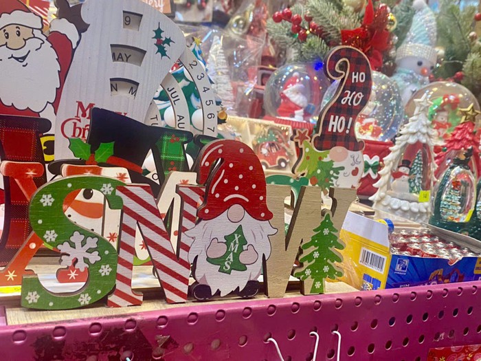 TPHCM: Không khí Noel đến sớm, thị trường đồ trang trí vắng khách- Ảnh 10.