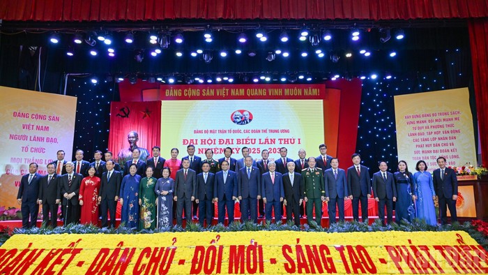 Đảng bộ Mặt trận Tổ quốc, các đoàn thể Trung ương đẩy mạnh xây dựng khối đại đoàn kết toàn dân tộc trong Kỷ nguyên mới- Ảnh 3. Đảng bộ Mặt trận Tổ quốc, các đoàn thể Trung ương đẩy mạnh xây dựng khối đại đoàn kết toàn dân tộc trong Kỷ nguyên mới- Ảnh 3.