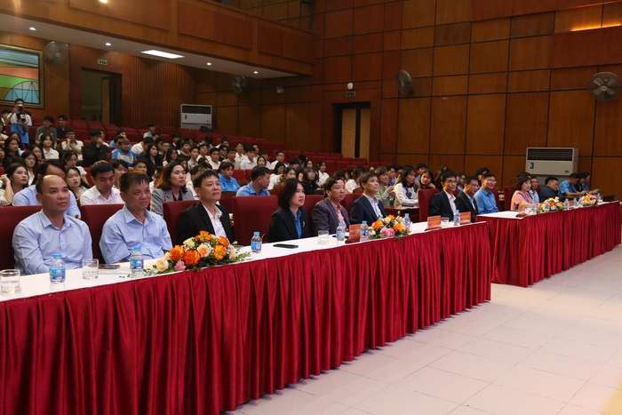 Biểu dương gần 200 thầy cô và sinh viên tham gia các hoạt động kỷ niệm A80- Ảnh 1. Biểu dương gần 200 thầy cô và sinh viên tham gia các hoạt động kỷ niệm A80- Ảnh 1.