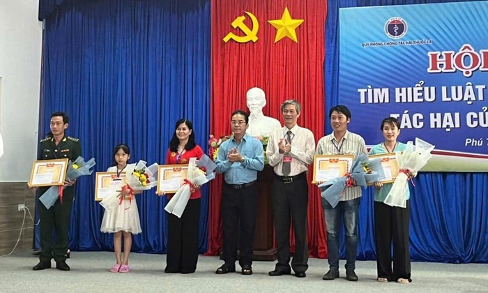 Tăng cường tuyên truyền về tác hại của thuốc lá đến hội viên, phụ nữ và người dân- Ảnh 2. Tăng cường tuyên truyền về tác hại của thuốc lá đến hội viên, phụ nữ và người dân- Ảnh 2.