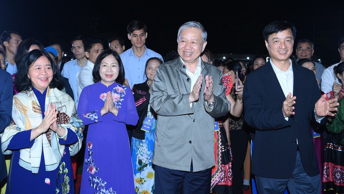 Đảng bộ Mặt trận Tổ quốc, các đoàn thể Trung ương đẩy mạnh xây dựng khối đại đoàn kết toàn dân tộc trong Kỷ nguyên mới- Ảnh 4. Đảng bộ Mặt trận Tổ quốc, các đoàn thể Trung ương đẩy mạnh xây dựng khối đại đoàn kết toàn dân tộc trong Kỷ nguyên mới- Ảnh 4.