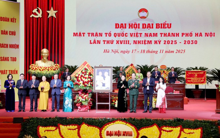 Bí thư Hà Nội: biến sức mạnh đại đoàn kết thành "sức mạnh mềm" trong phát triển Thủ đô- Ảnh 3. Bí thư Hà Nội: biến sức mạnh đại đoàn kết thành "sức mạnh mềm" trong phát triển Thủ đô- Ảnh 3.