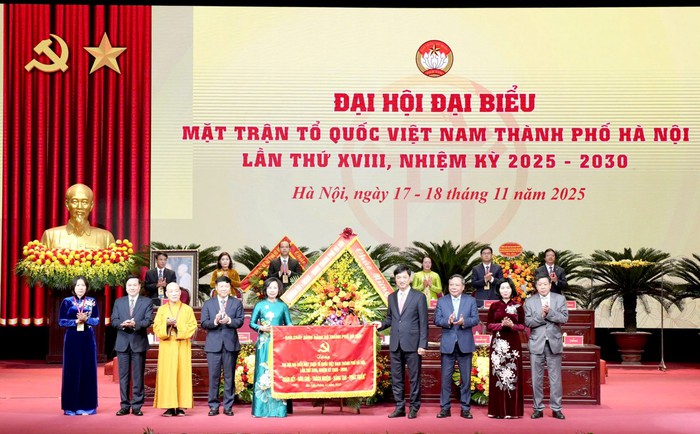 Bí thư Hà Nội: biến sức mạnh đại đoàn kết thành "sức mạnh mềm" trong phát triển Thủ đô- Ảnh 2. Bí thư Hà Nội: biến sức mạnh đại đoàn kết thành "sức mạnh mềm" trong phát triển Thủ đô- Ảnh 2.