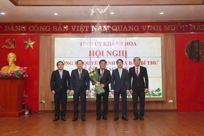 Ông Trần Phong được bầu giữ chức Chủ tịch UBND tỉnh Khánh Hòa- Ảnh 1. Ông Trần Phong được bầu giữ chức Chủ tịch UBND tỉnh Khánh Hòa- Ảnh 1.