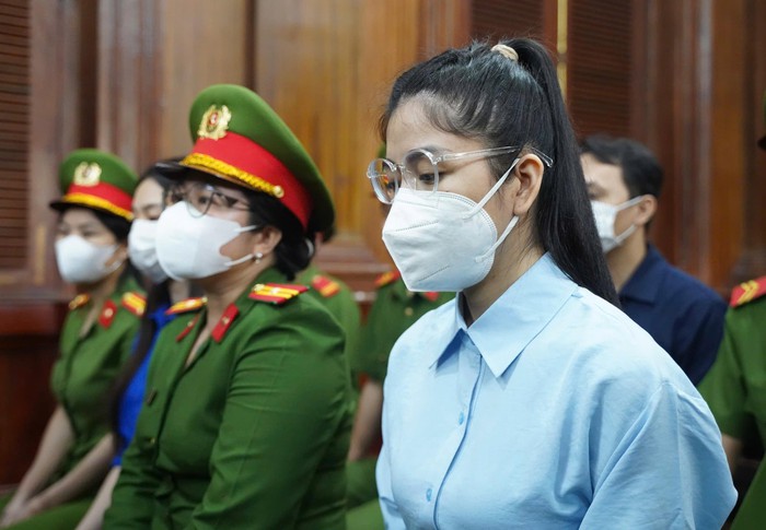 Nhiều người được toà án triệu tập nhưng vắng mặt tại phiên xử Hằng Du Mục, Quang Linh Vlog và Thuỷ Tiên- Ảnh 1.