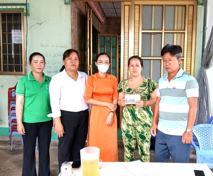 Cô giáo nén nỗi đau riêng, gieo mầm thiện nguyện- Ảnh 2. Cô giáo nén nỗi đau riêng, gieo mầm thiện nguyện- Ảnh 2.