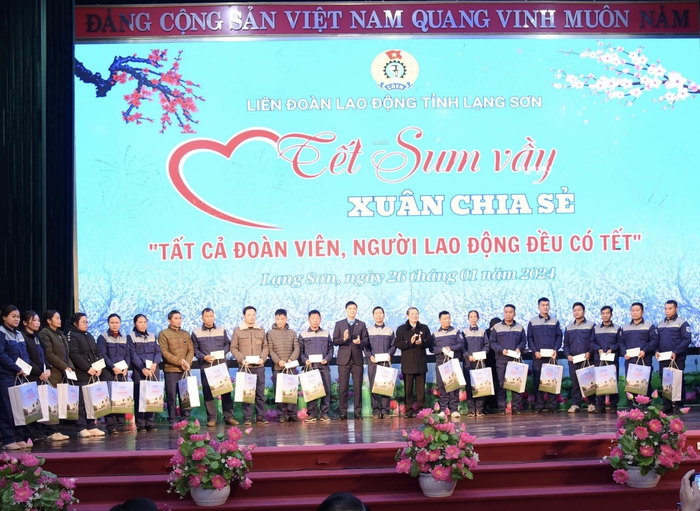 Lạng Sơn đổi mới tổ chức và hoạt động công đoàn: Tinh gọn, hiệu quả, hướng về cơ sở- Ảnh 2. Lạng Sơn đổi mới tổ chức và hoạt động công đoàn: Tinh gọn, hiệu quả, hướng về cơ sở- Ảnh 2.