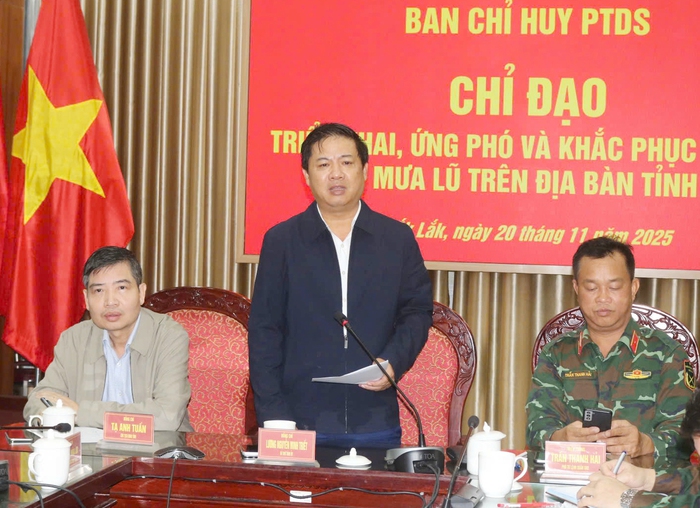 Đắk Lắk: Ưu tiên cứu người và cung cấp lương thực, thực phẩm cho người dân vùng lũ- Ảnh 1. Đắk Lắk: Ưu tiên cứu người và cung cấp lương thực, thực phẩm cho người dân vùng lũ- Ảnh 1.